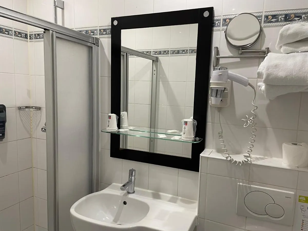 Hipotel Lilas Gambetta Paris